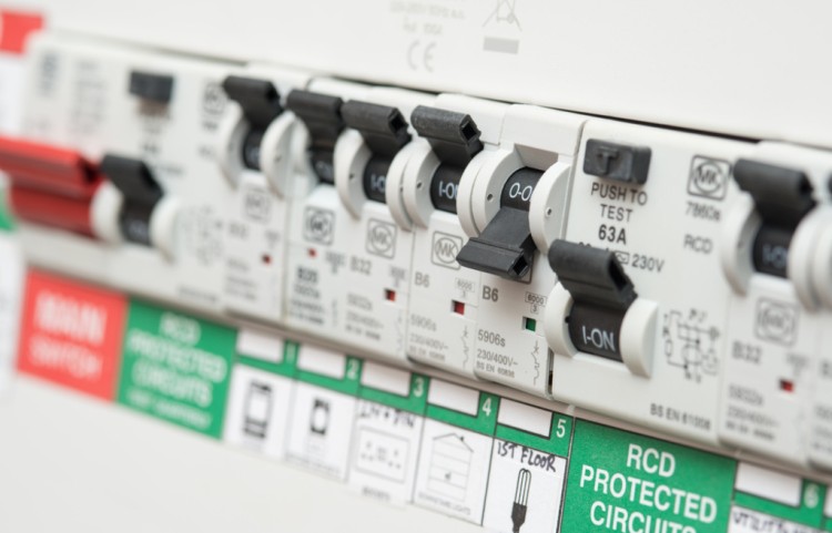 Circuit breaker identifying electrical fault